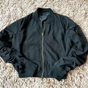 Large Black bomber jacket scrunch sleeves full zip pockets